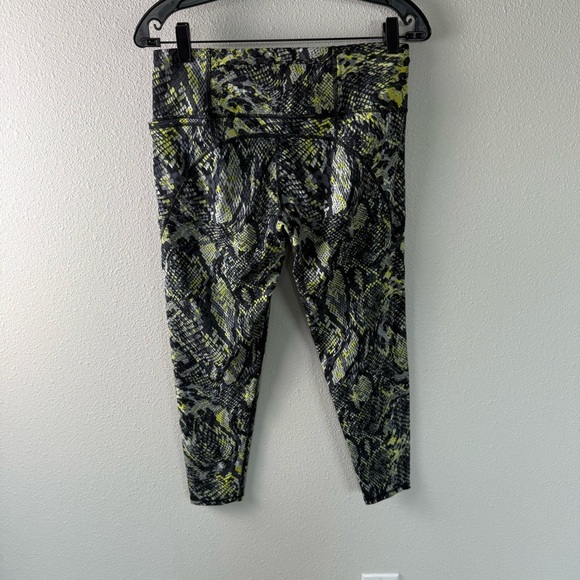 NWOT Sweaty Betty Citrus Yellow Snake Print 7/8 Length Power Legging Medium - Picture 8 of 13
